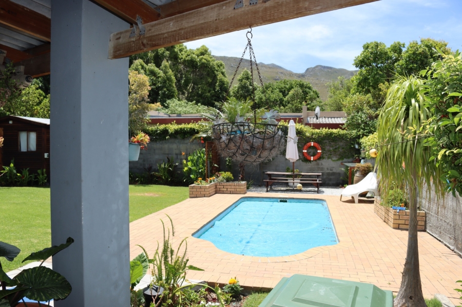 To Let 4 Bedroom Property for Rent in Kleinmond Western Cape